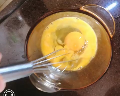 清热下火的菊花脑蛋汤的做法 步骤2