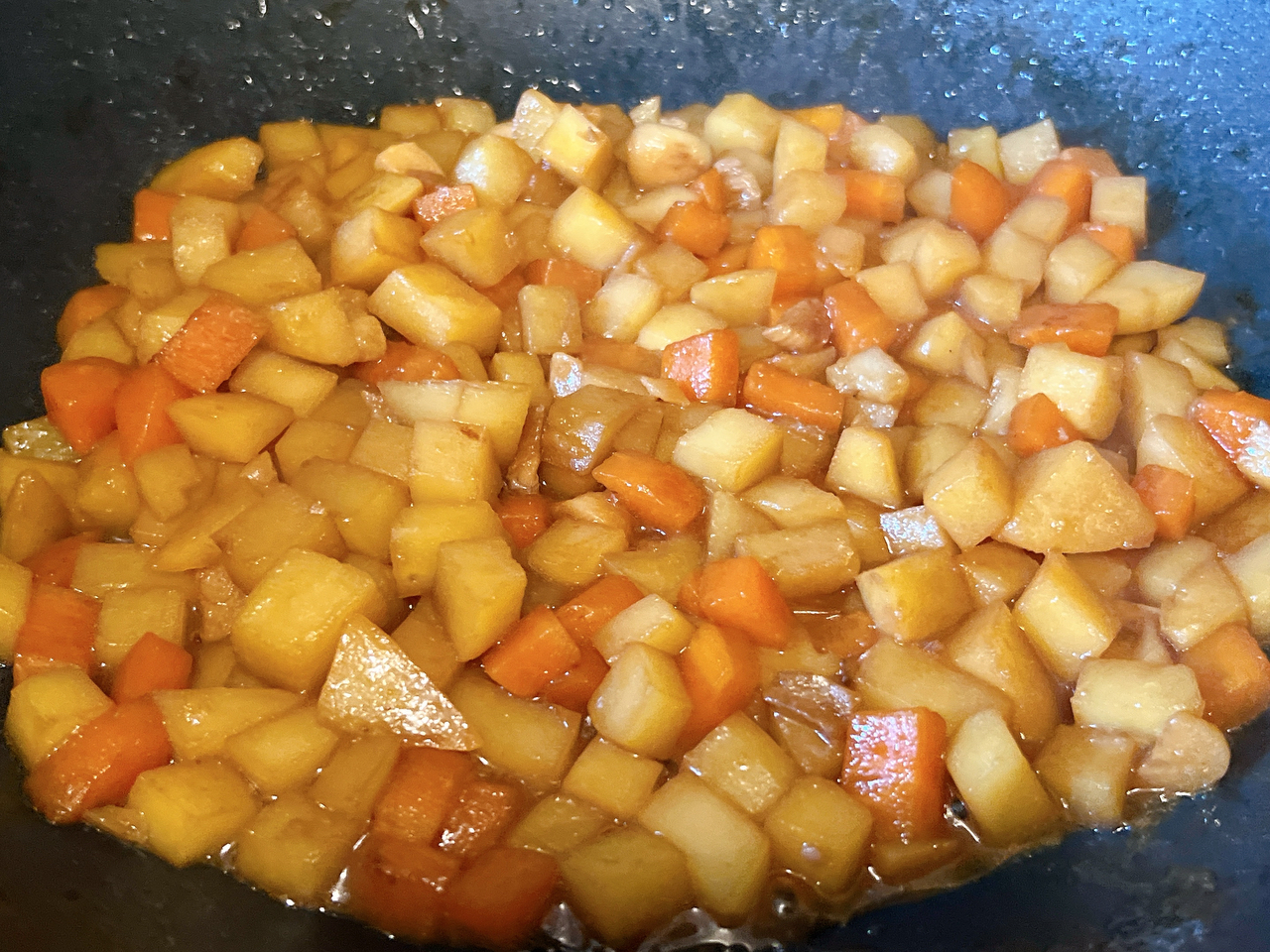 胡萝卜土豆牛肉丁的做法 步骤12