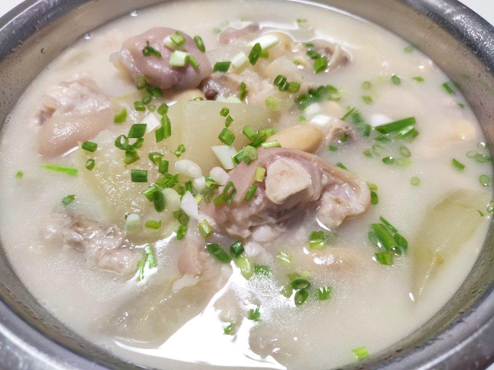 心有鱼_but力不足做的老妈蹄花汤