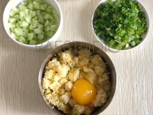 【壹人食】碧绿清甜的小米蛋炒饭（电饭煲版）的做法 步骤4