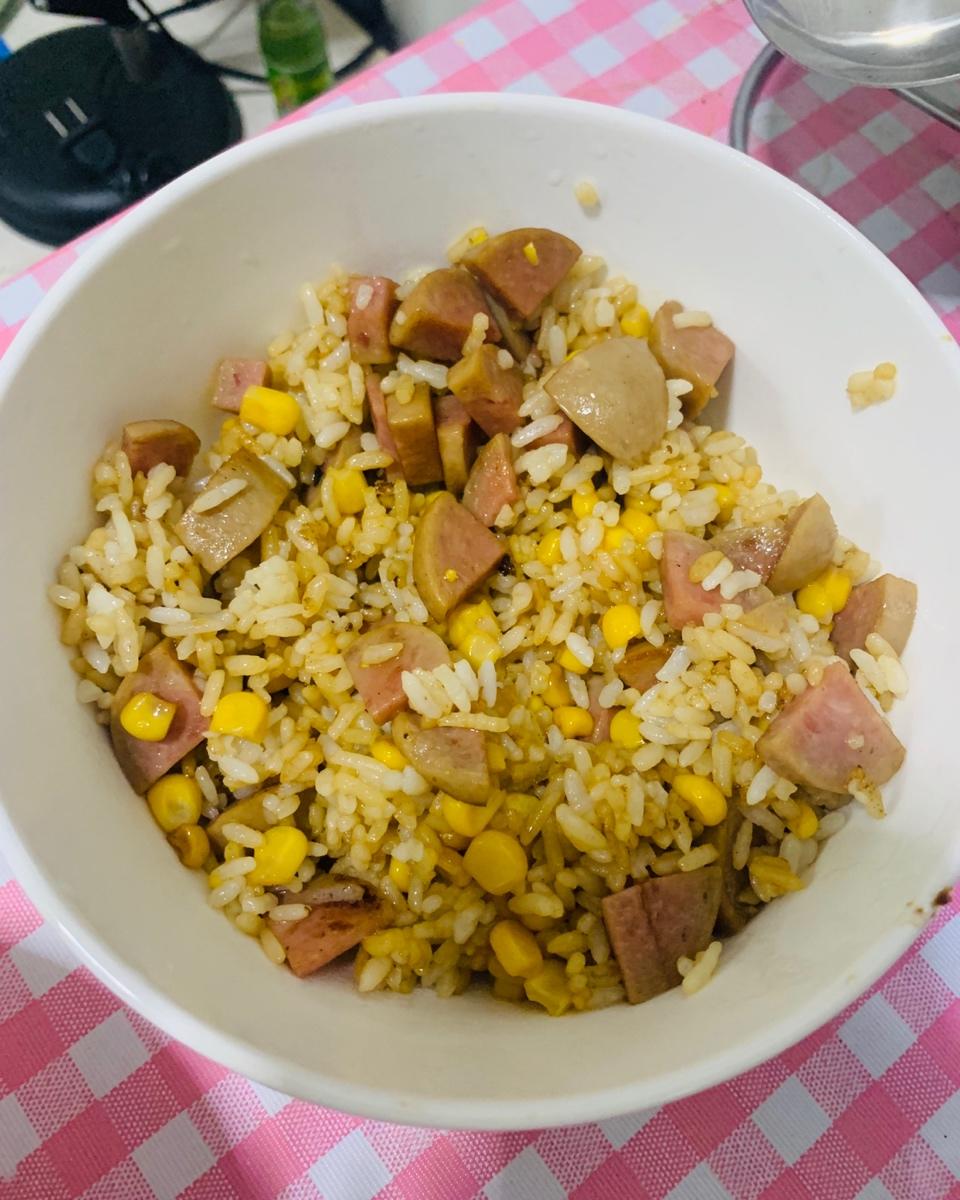 玉米胡萝卜火腿鸡蛋炒饭
