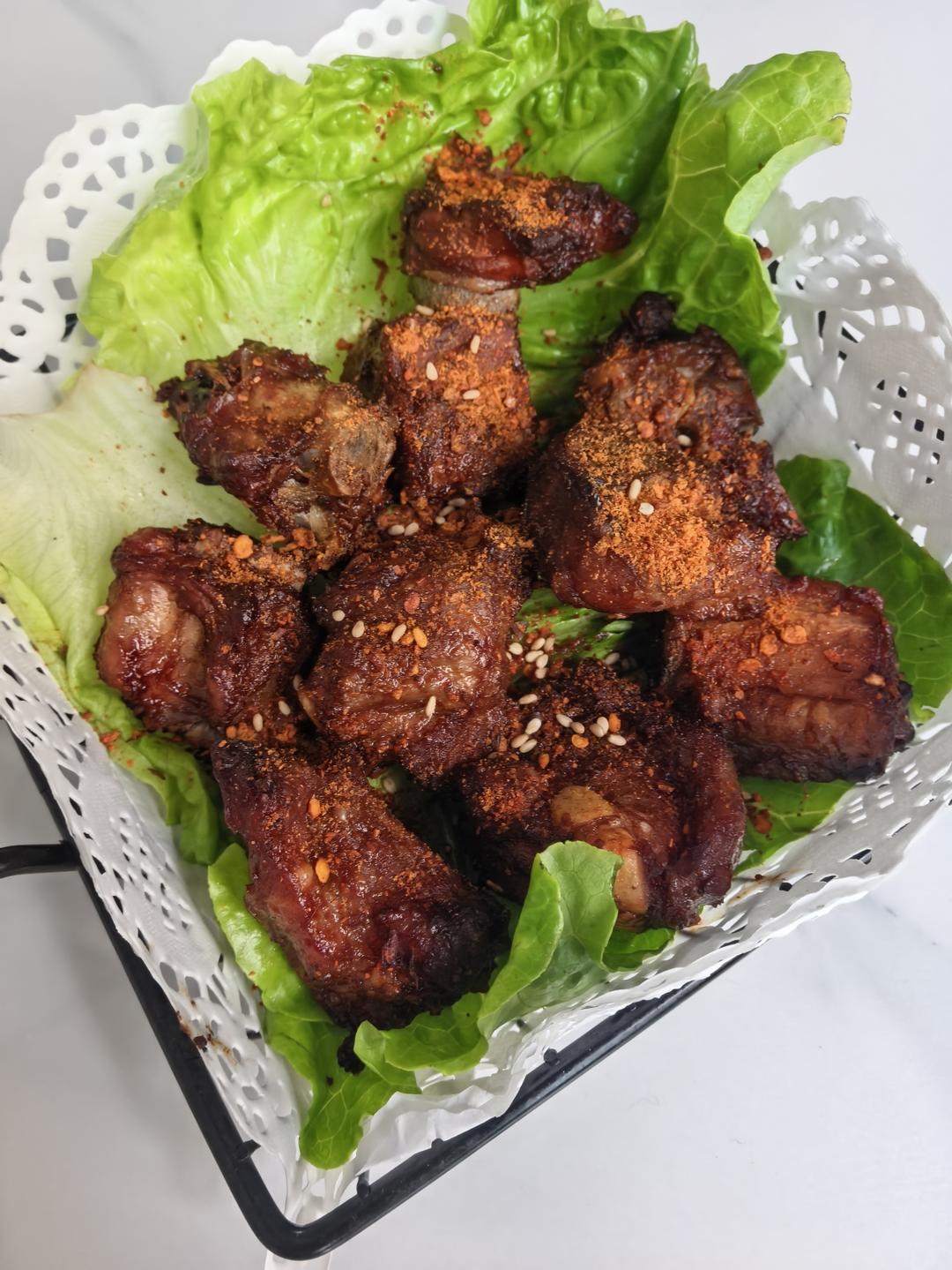 外焦里嫩！好吃到舔手指的蒜香烤排骨