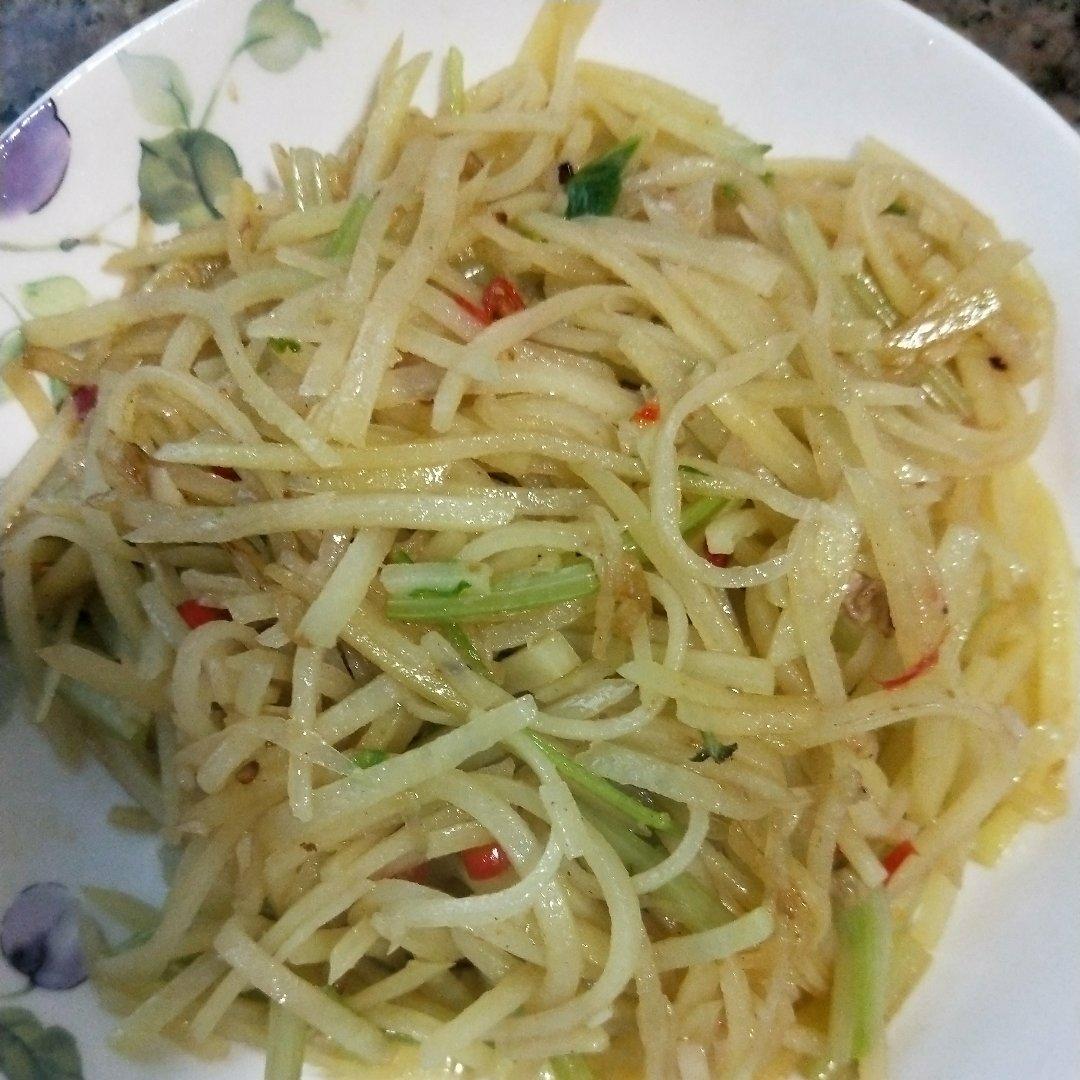 小芹菜炒土豆丝