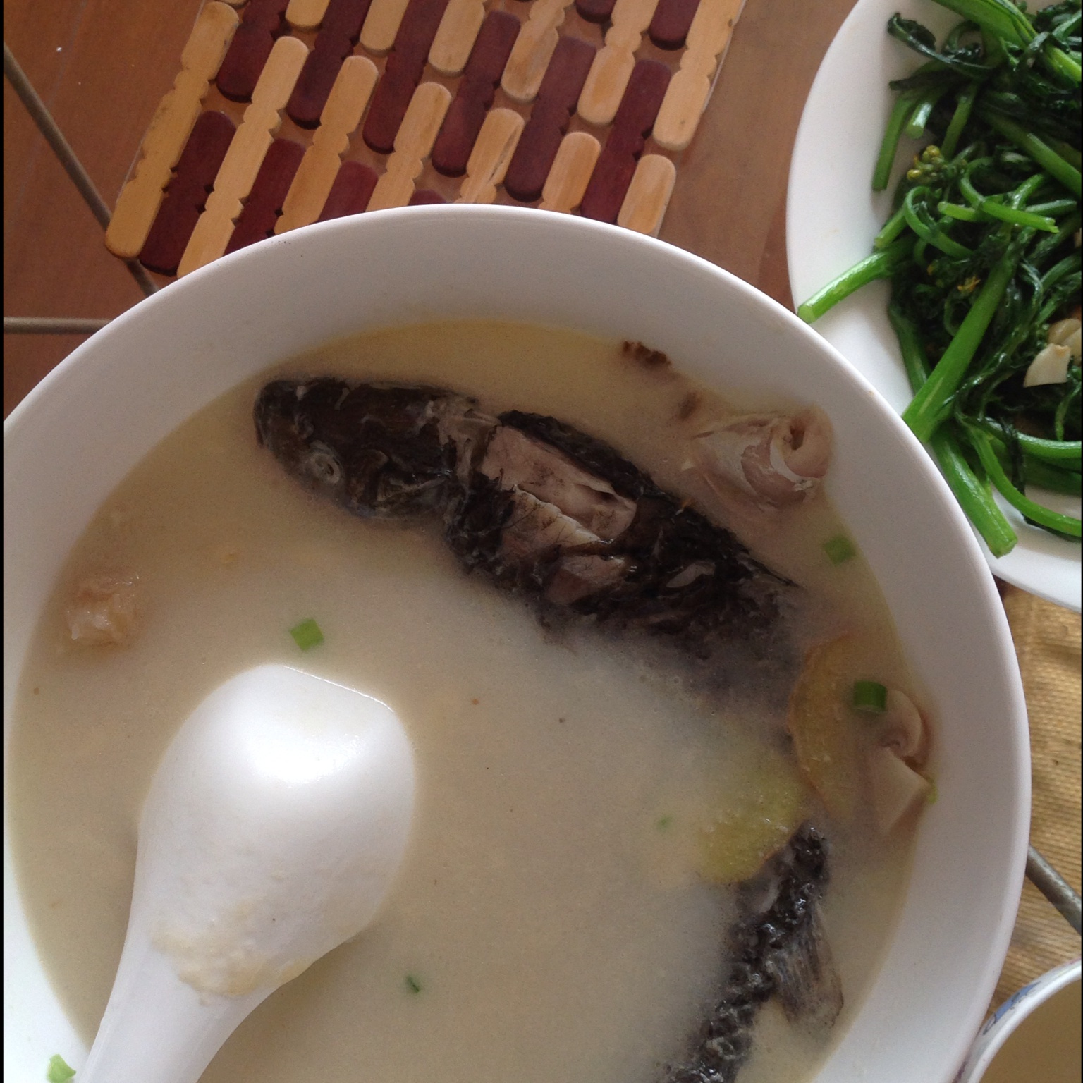奶白鲫鱼汤