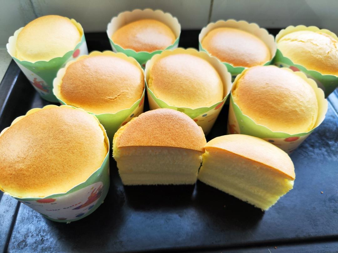 超详细的酸奶杯子蛋糕，不开裂不回缩不凹底，新手一次成功