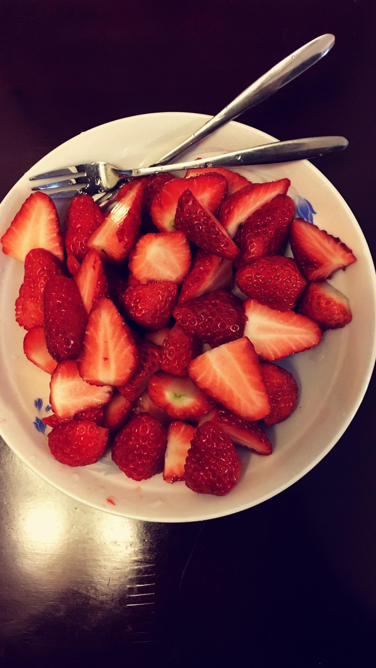 草莓盘的做法