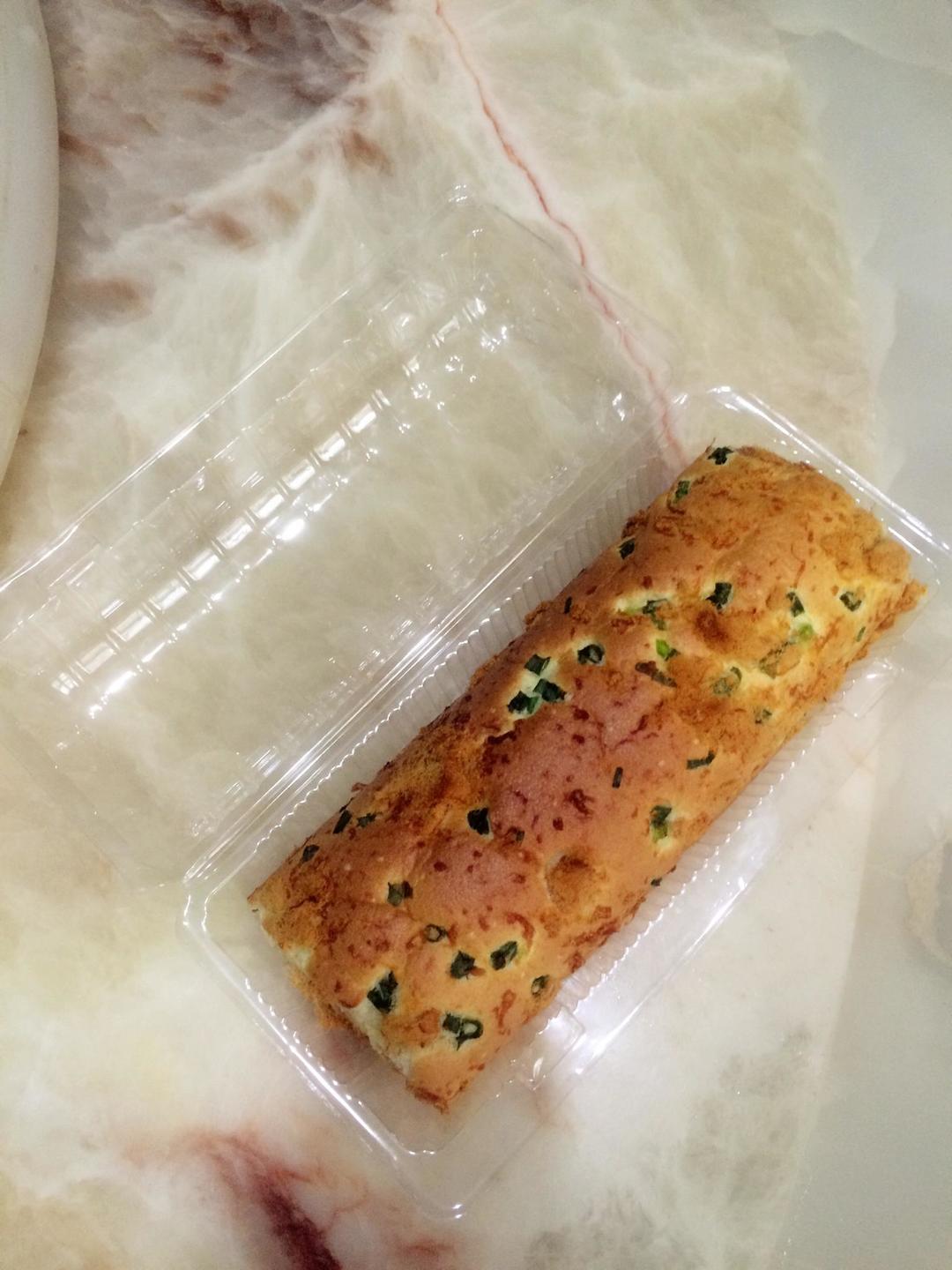 香葱肉松蛋糕卷。