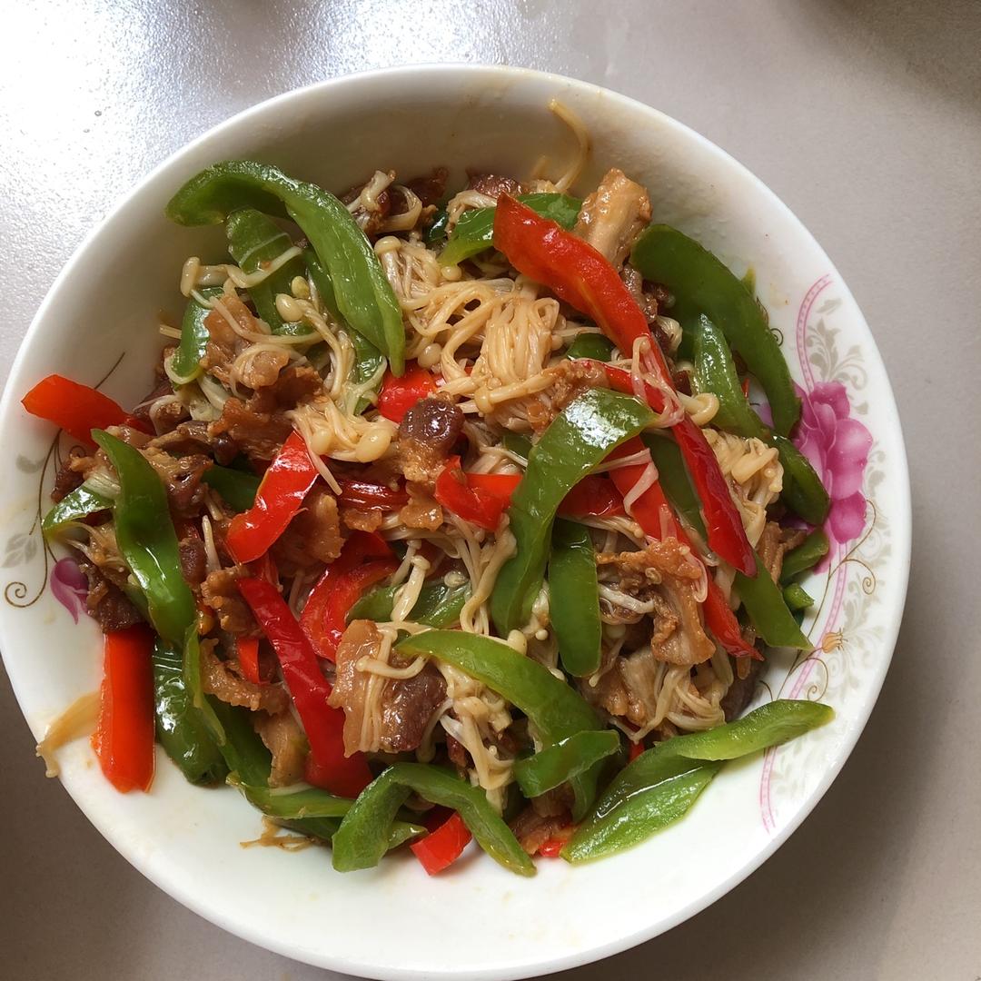 下饭的青椒扁豆角炒五花肉片