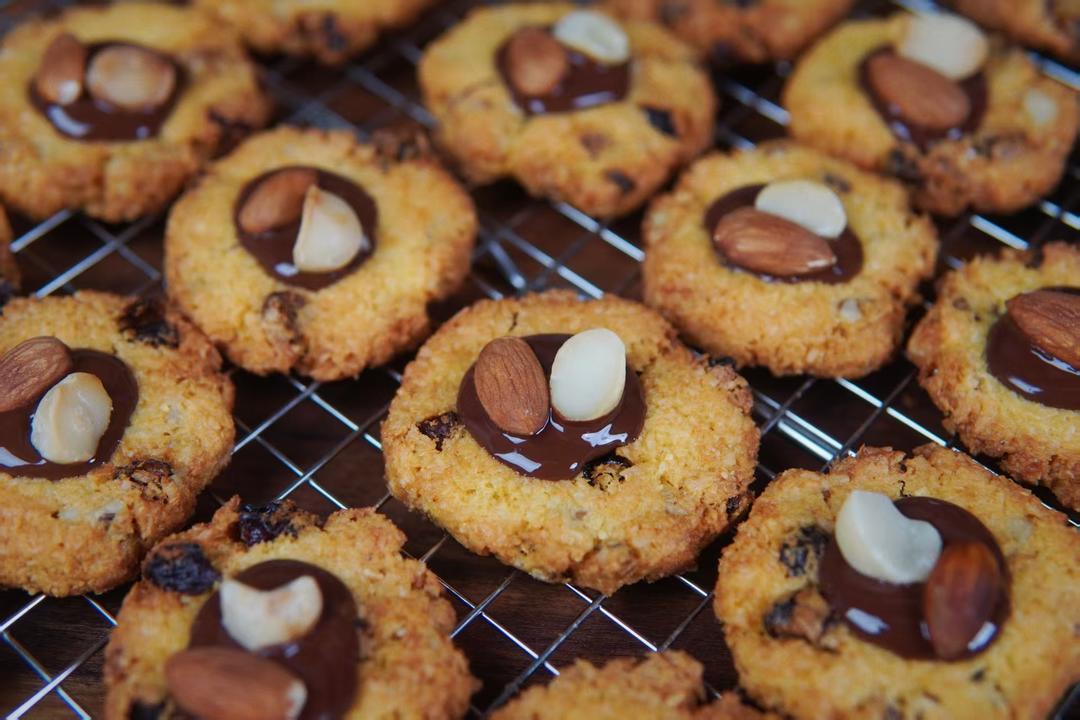 年节小零食系列更新了，制作超简单的椰香巧克力酥！