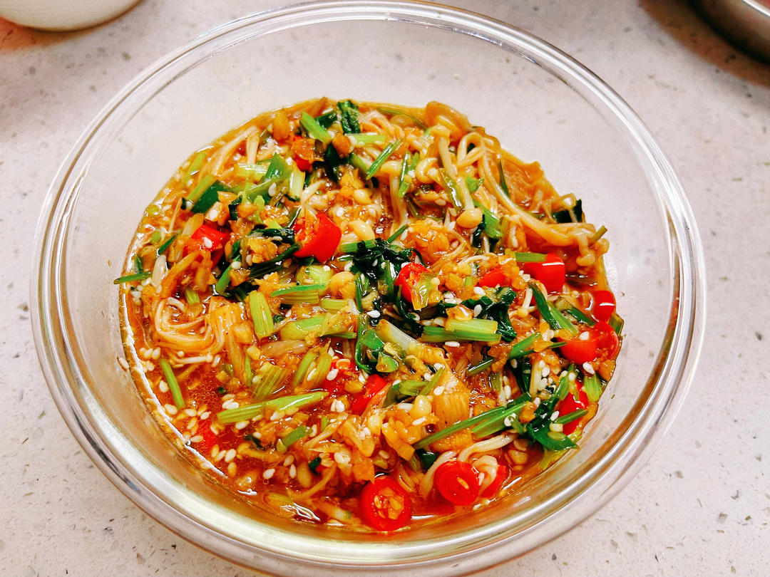 拌一盘光一盘‼️好吃到无法停下来的节奏😋😋凉拌平菇