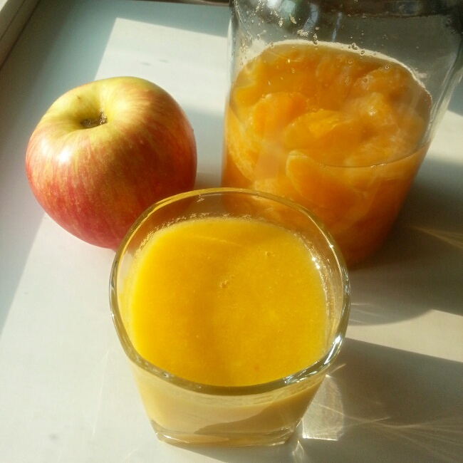 鲜榨果汁（苹果+橘汁）