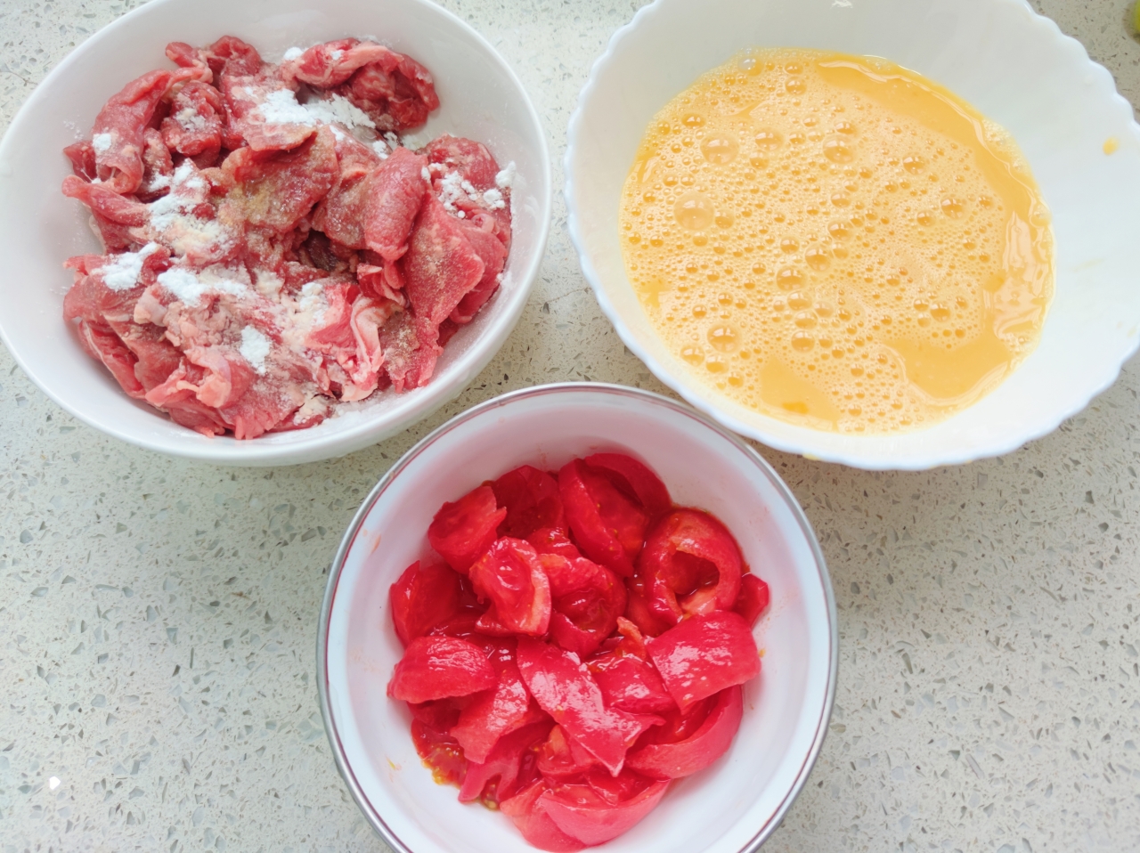 番茄牛肉炒蛋（超级下饭菜）的做法 步骤1