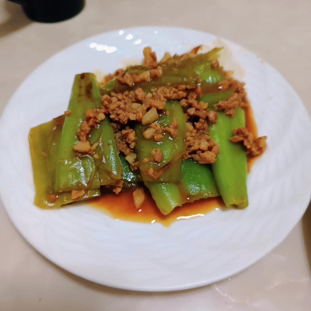 油焖肉末青椒