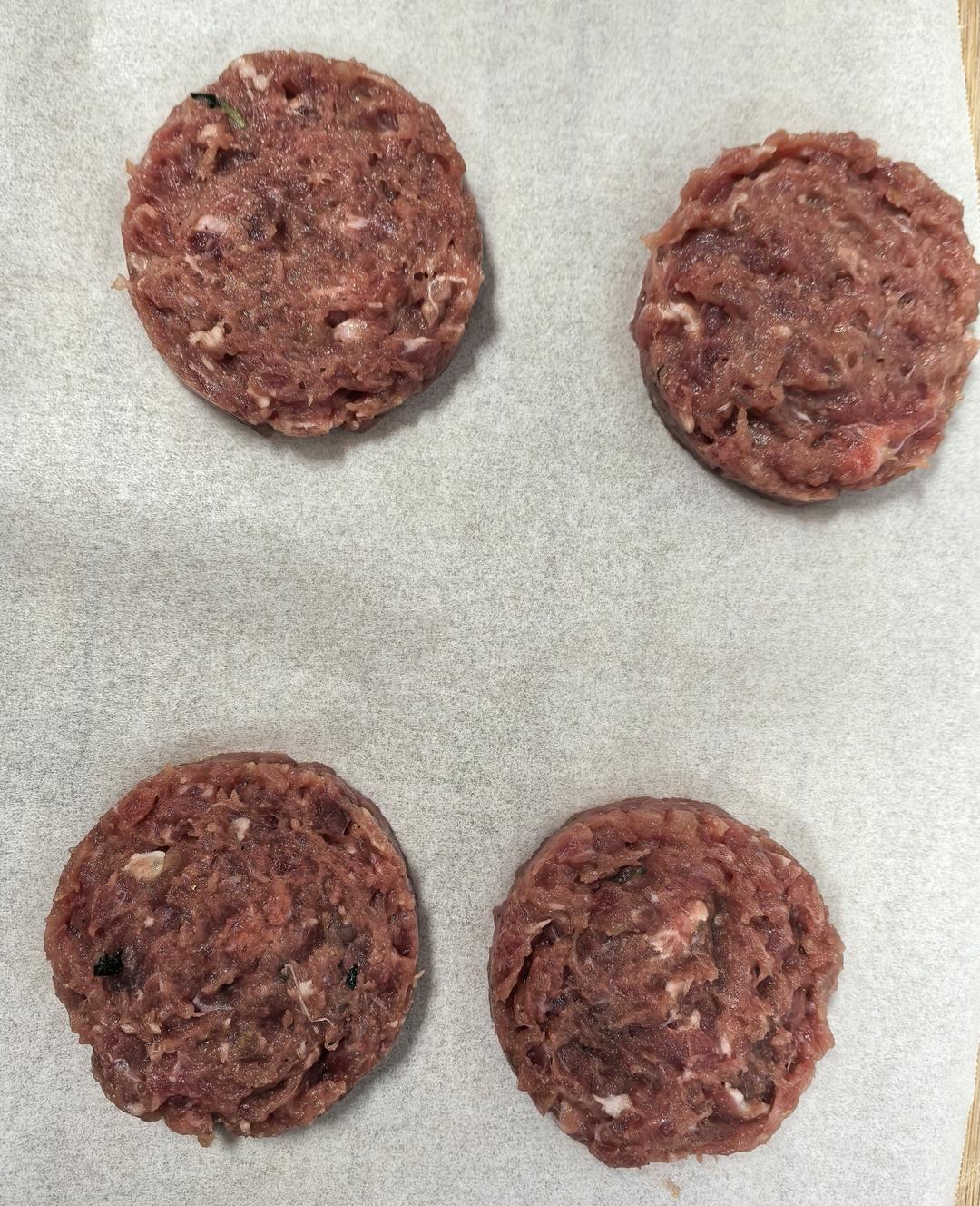 鲜嫩多汁牛肉饼