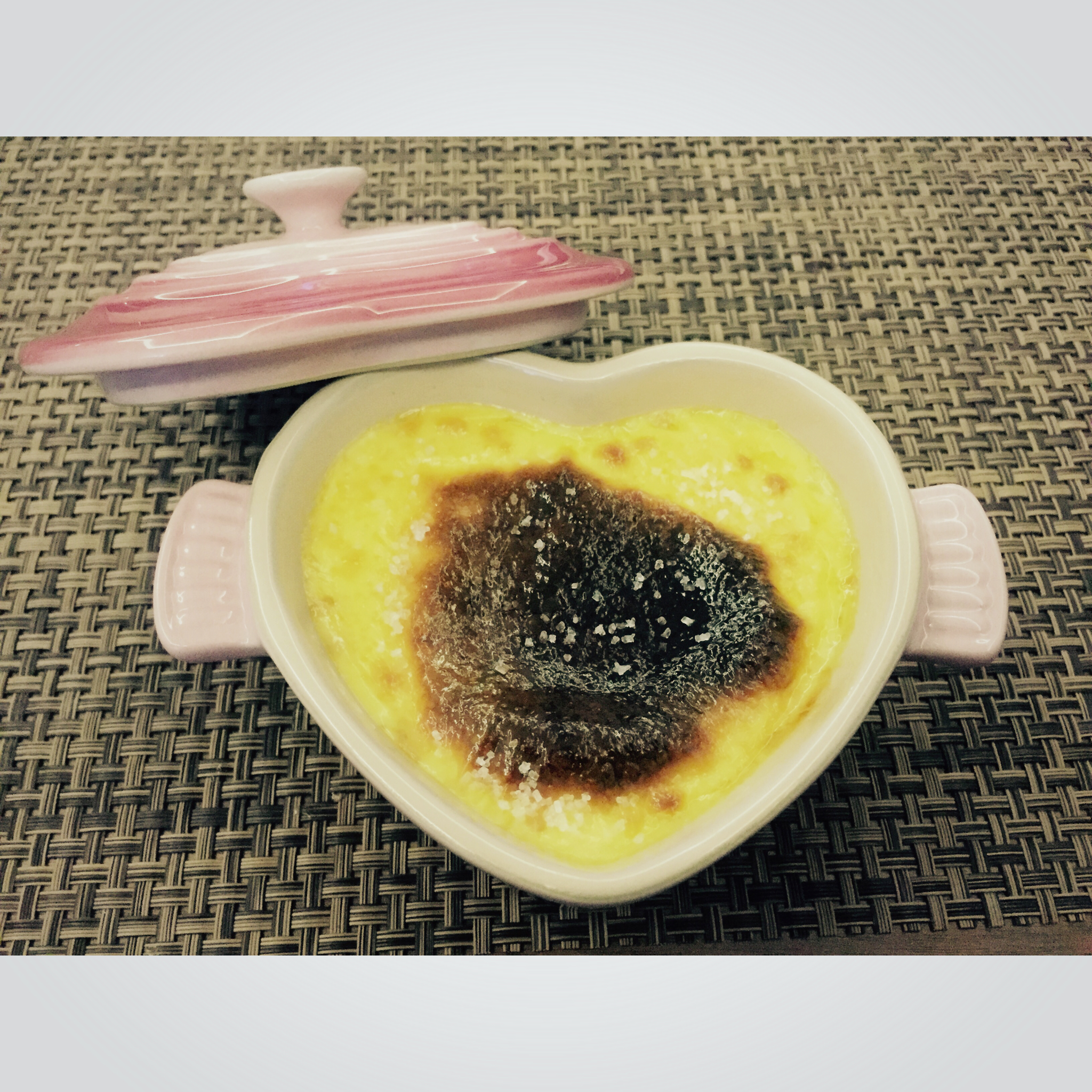 Crèmebrulée。法式烤布雷。焦糖布丁。