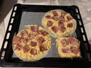 卷饼皮土豆泥培根鸡蛋沙拉披萨的做法 步骤1