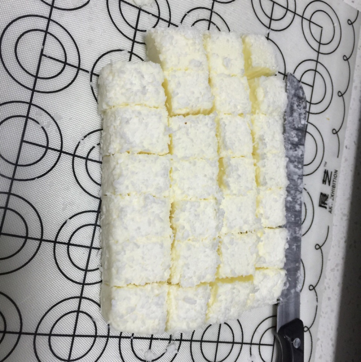 完胜85度C牛奶椰丝小方