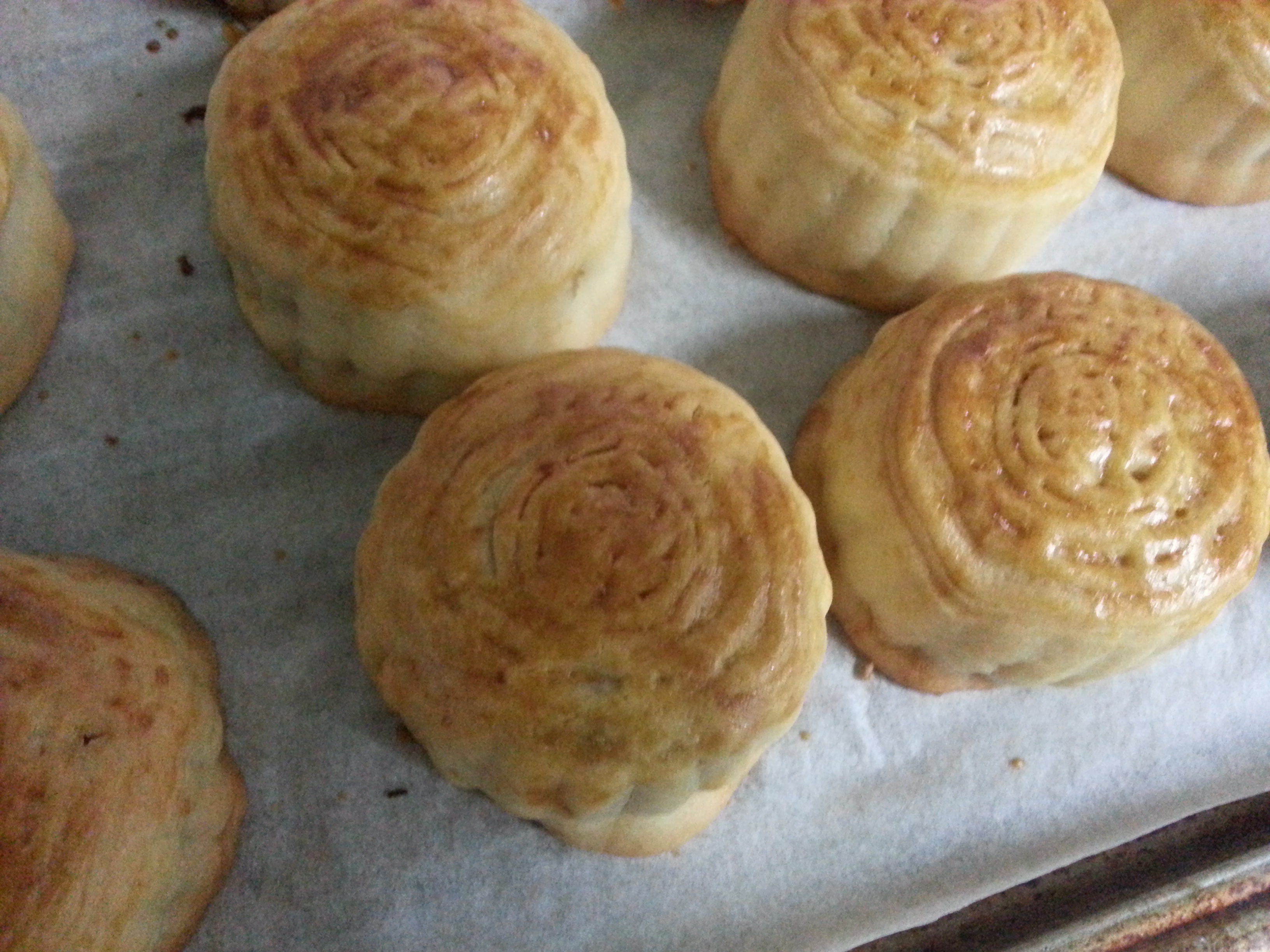 广式蛋黄莲蓉月饼