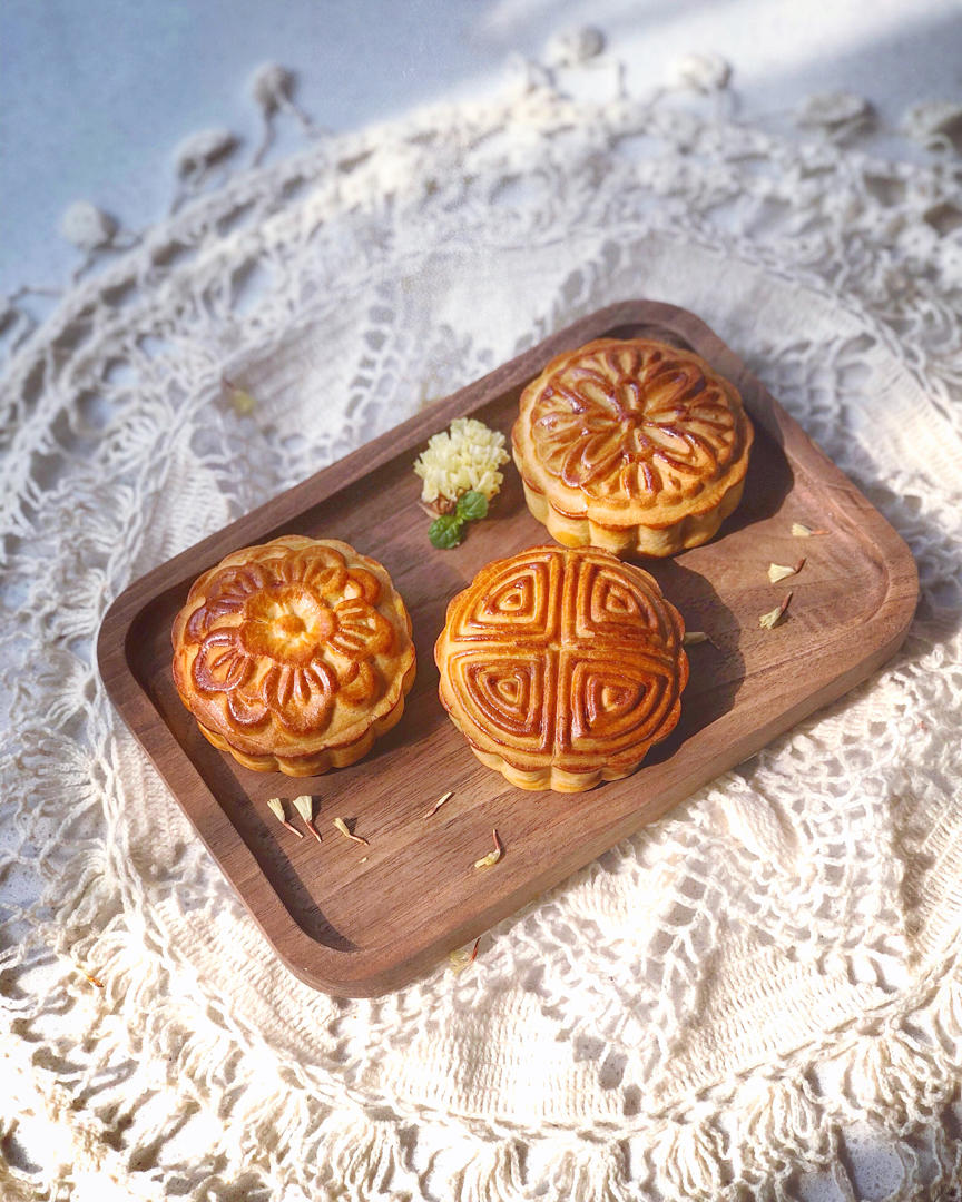 广式月饼—蛋黄莲蓉月饼