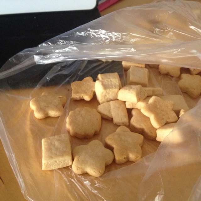 发霉罐头做的牛奶方块小饼干