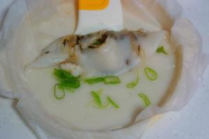 香菇鲜虾米纸卷的做法 步骤12