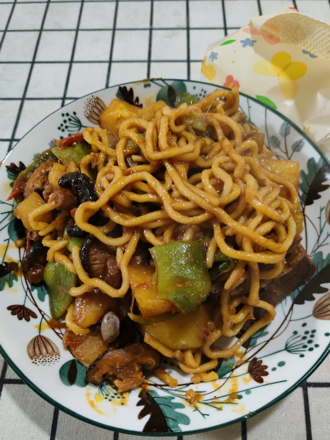 超简单的土豆排骨豆角焖面