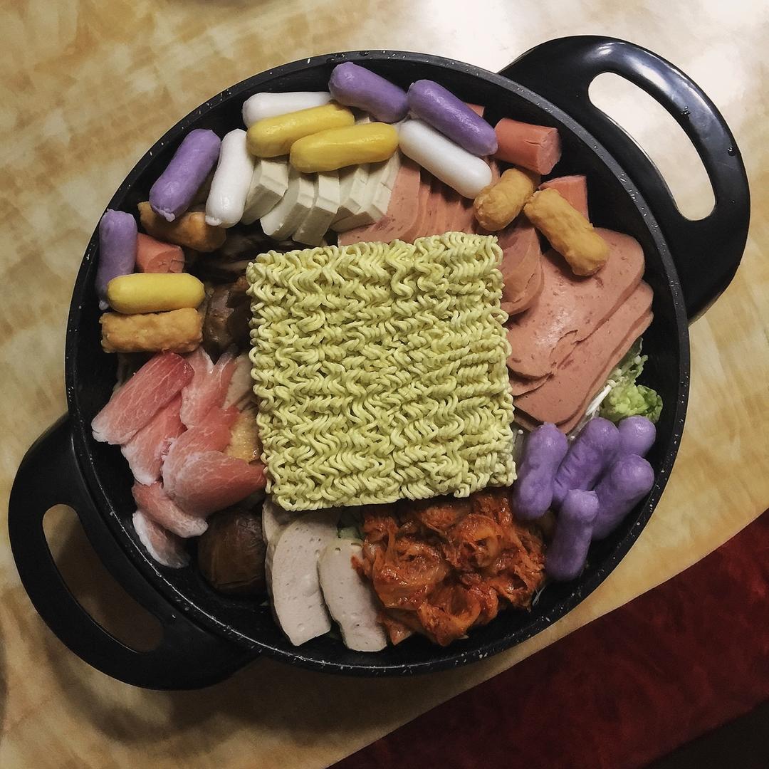 韩式部队锅 Korean Hot Pot (Budae-jjigae)