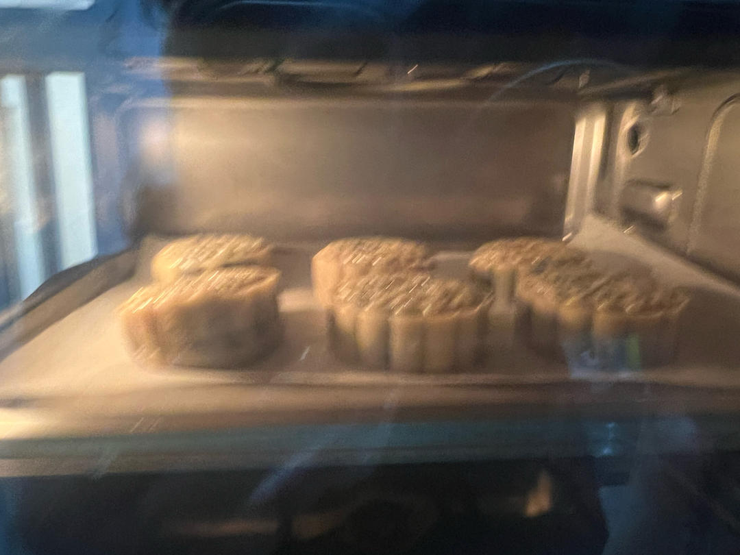 广式月饼—蛋黄莲蓉月饼
