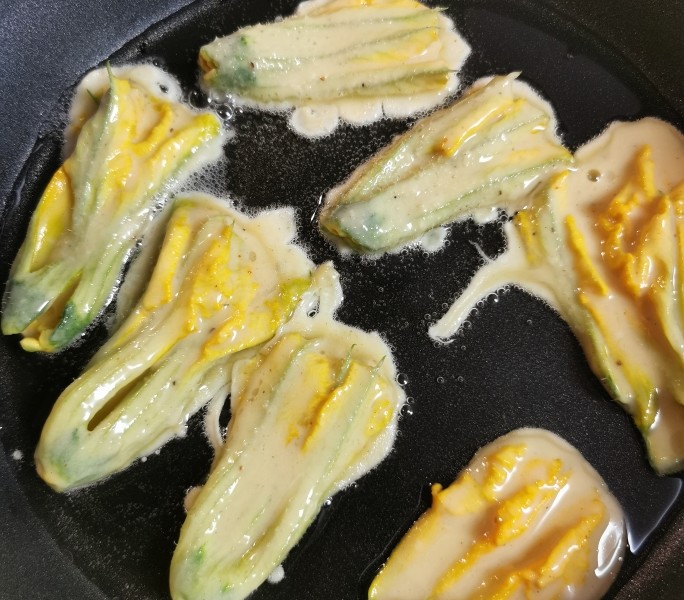 步骤图 吃个新鲜 煎南瓜花的做法 吃个新鲜 煎南瓜花的做法步骤 菜谱 下厨房 步骤图 吃个新鲜 煎南瓜花的做法 吃个新鲜 煎南瓜花的做法步骤 菜谱 下厨房