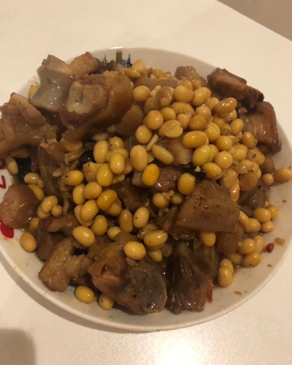 黄豆焖猪蹄