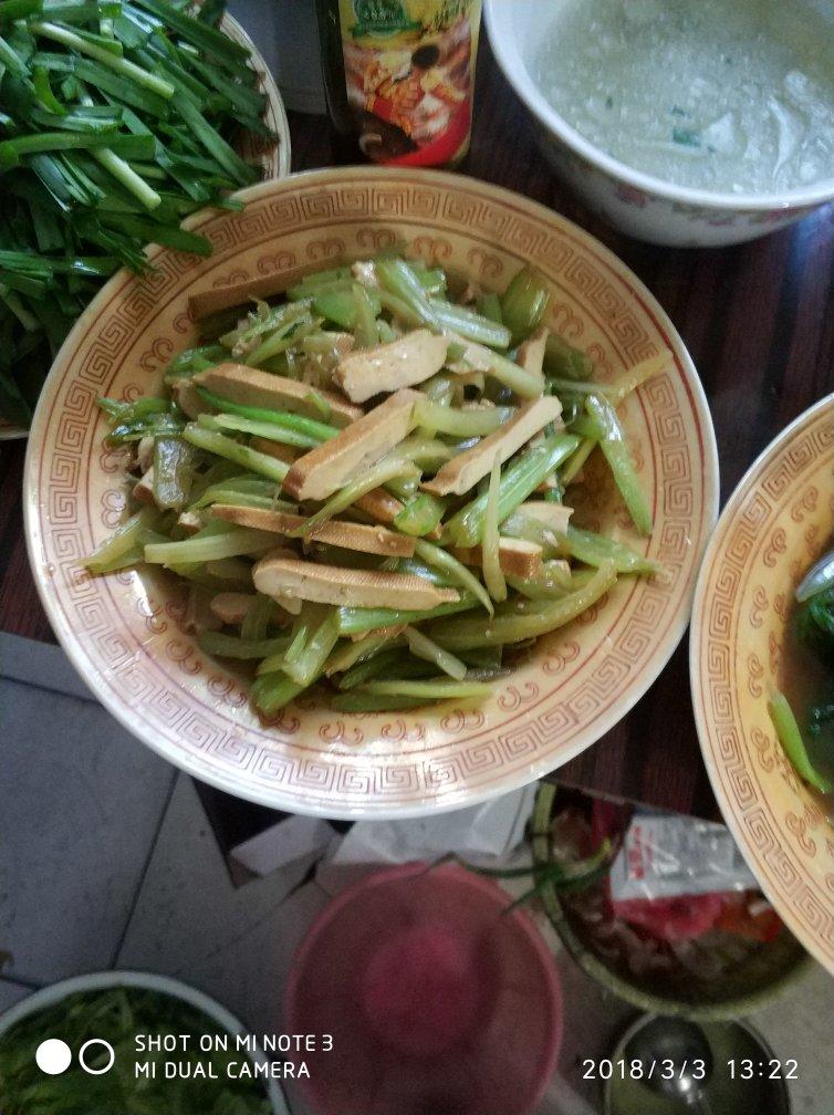 芹菜炒香干