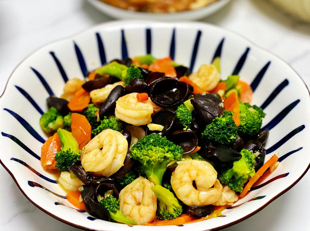 唉呦喂iv6y做的胡萝卜西兰花炒虾仁