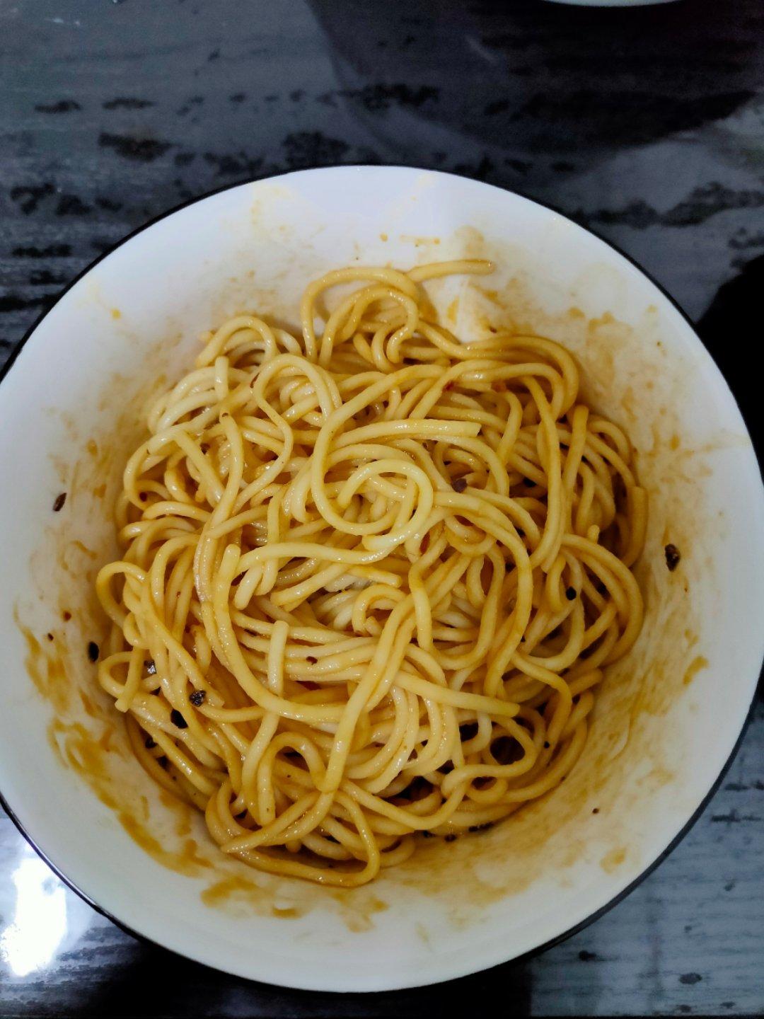 芝麻酱拌面（超快手超简单的翻版热干面）