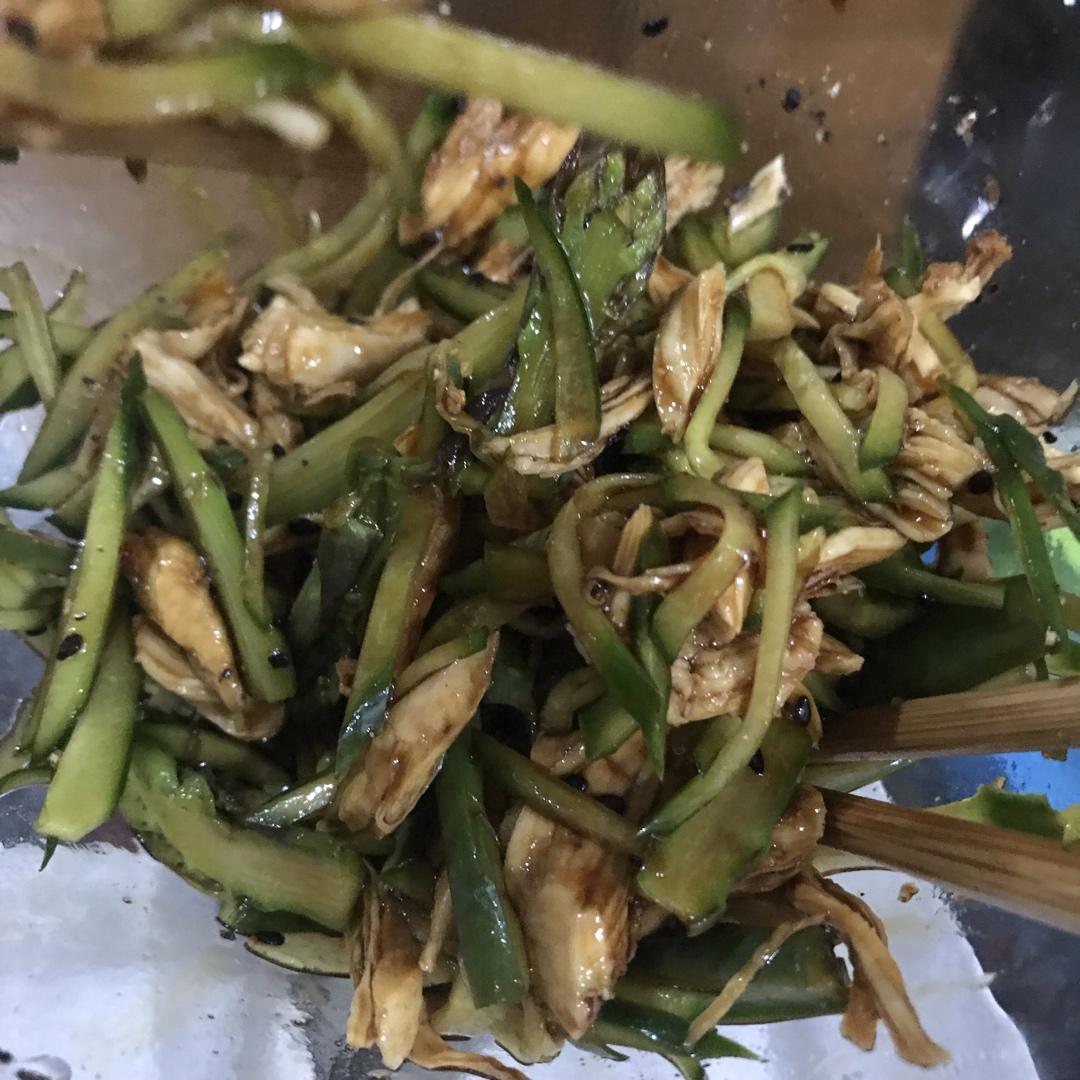 减脂餐：手撕鸡胸肉（无油无糖极简版）