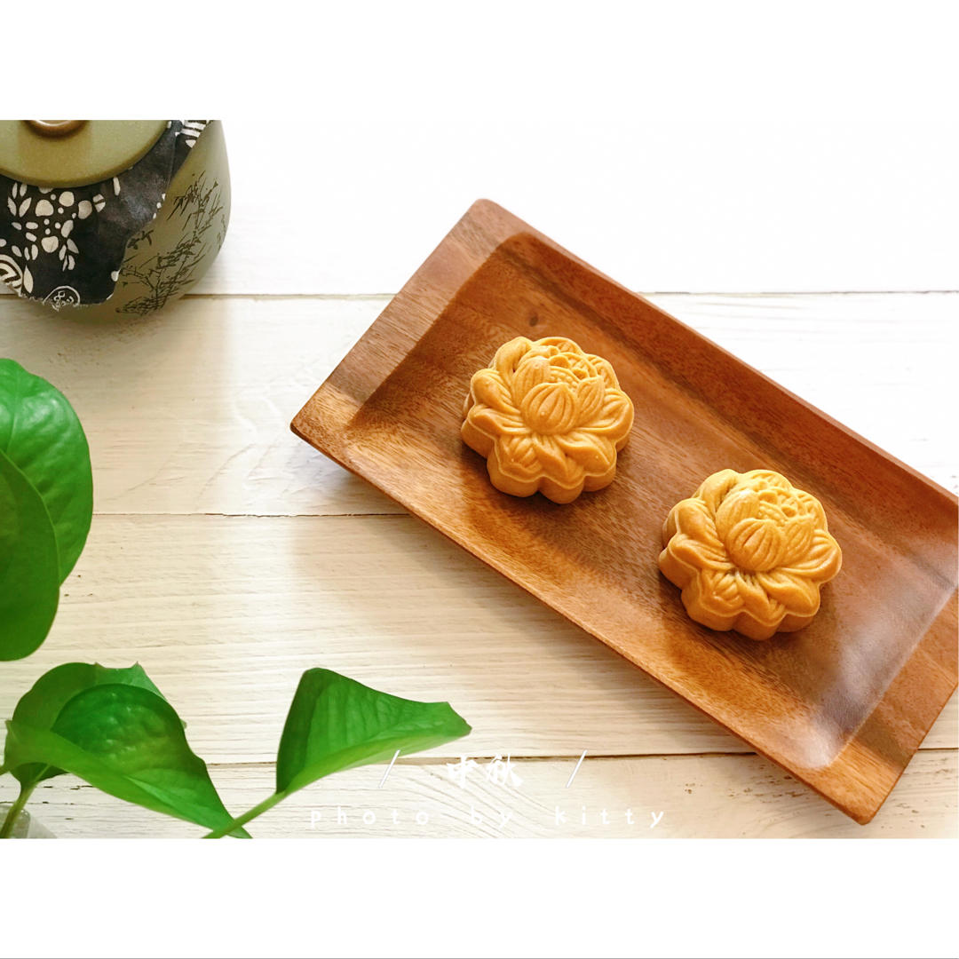 广式月饼—蛋黄芝麻月饼