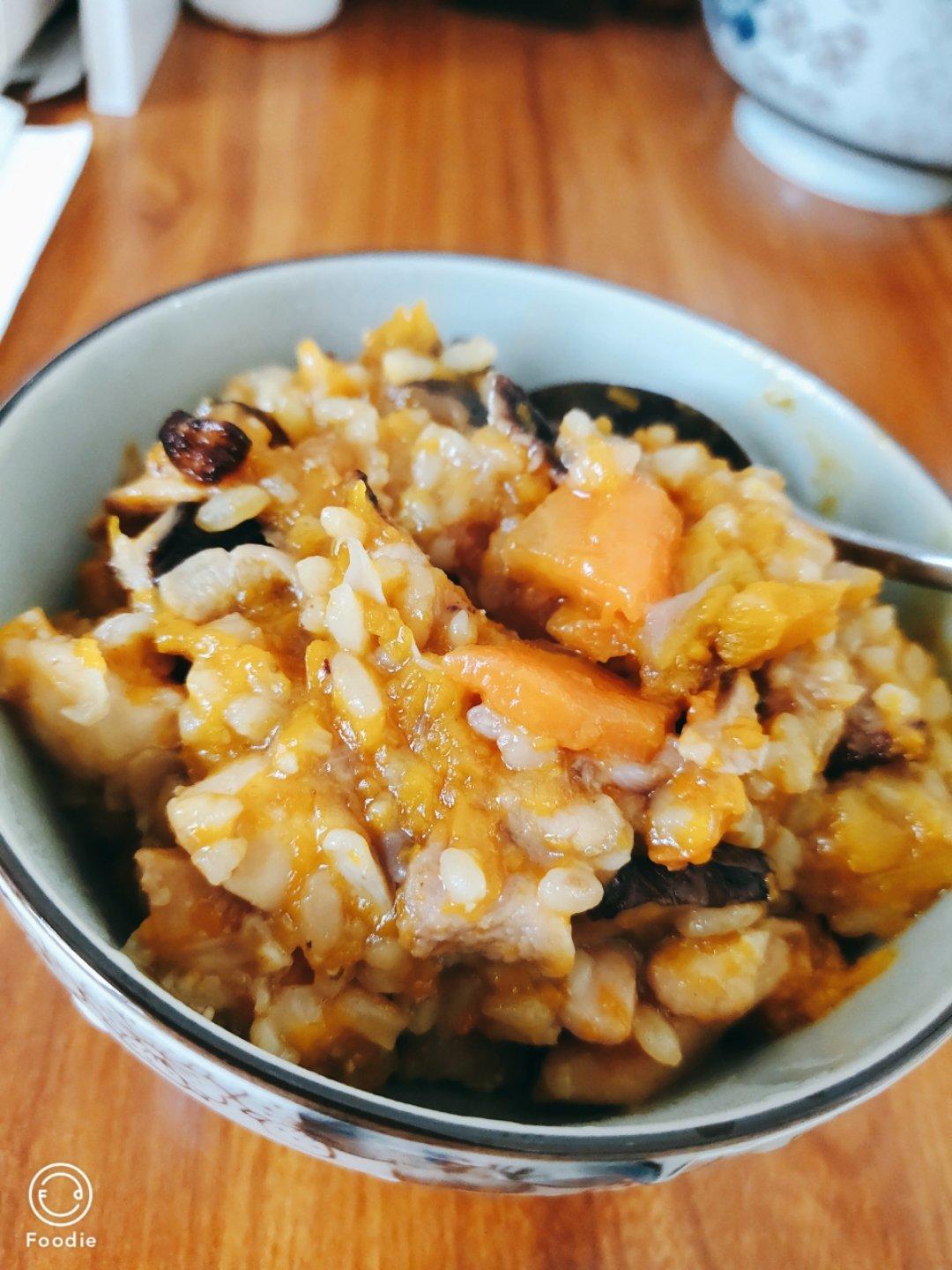 【南瓜鸡肉焖饭】