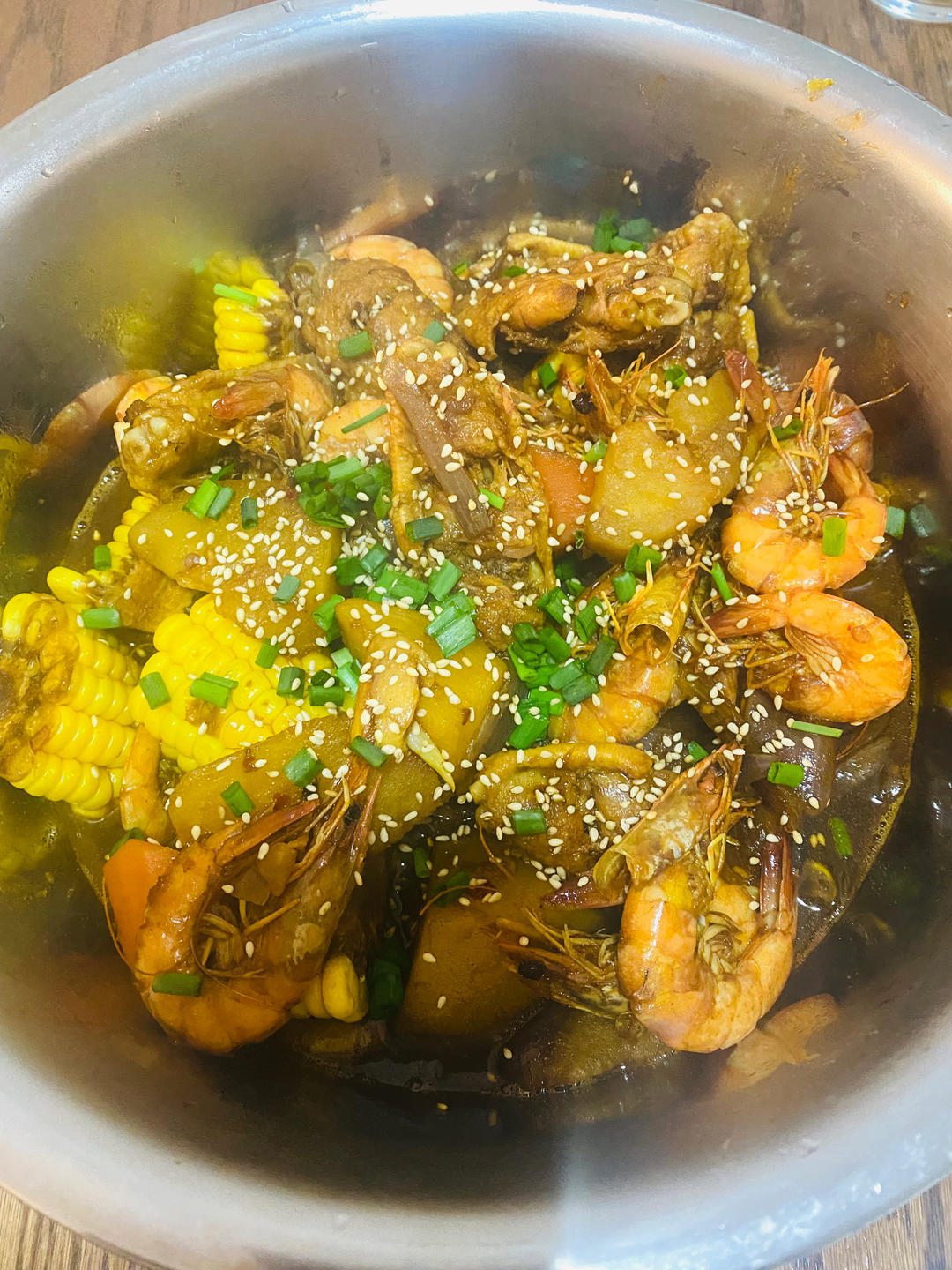 巨下饭的鲜虾鸡翅玉米煲