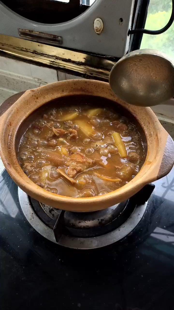 吃不够的脊骨炖土豆
