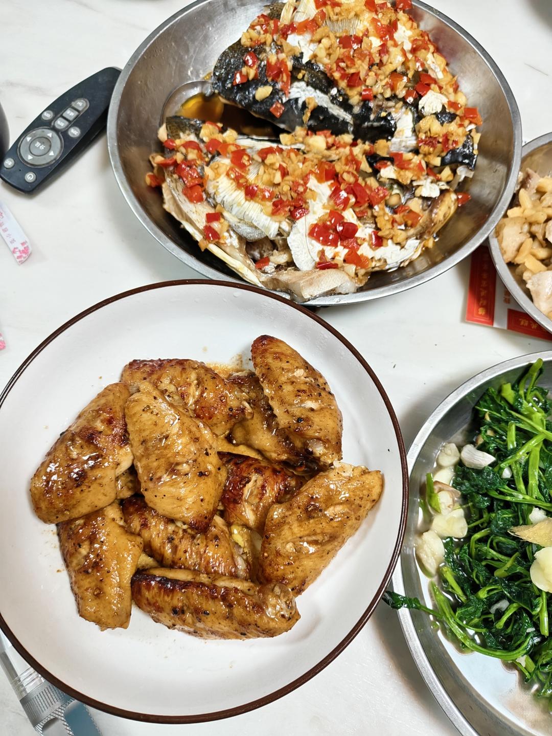 椒香浓郁，好吃到舔手指的黑椒土豆烤鸡翅～