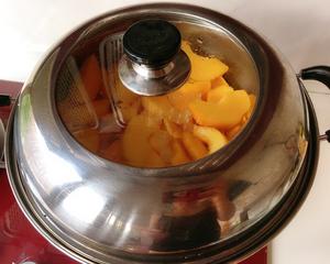 不用加水的黄桃罐头的做法 步骤6