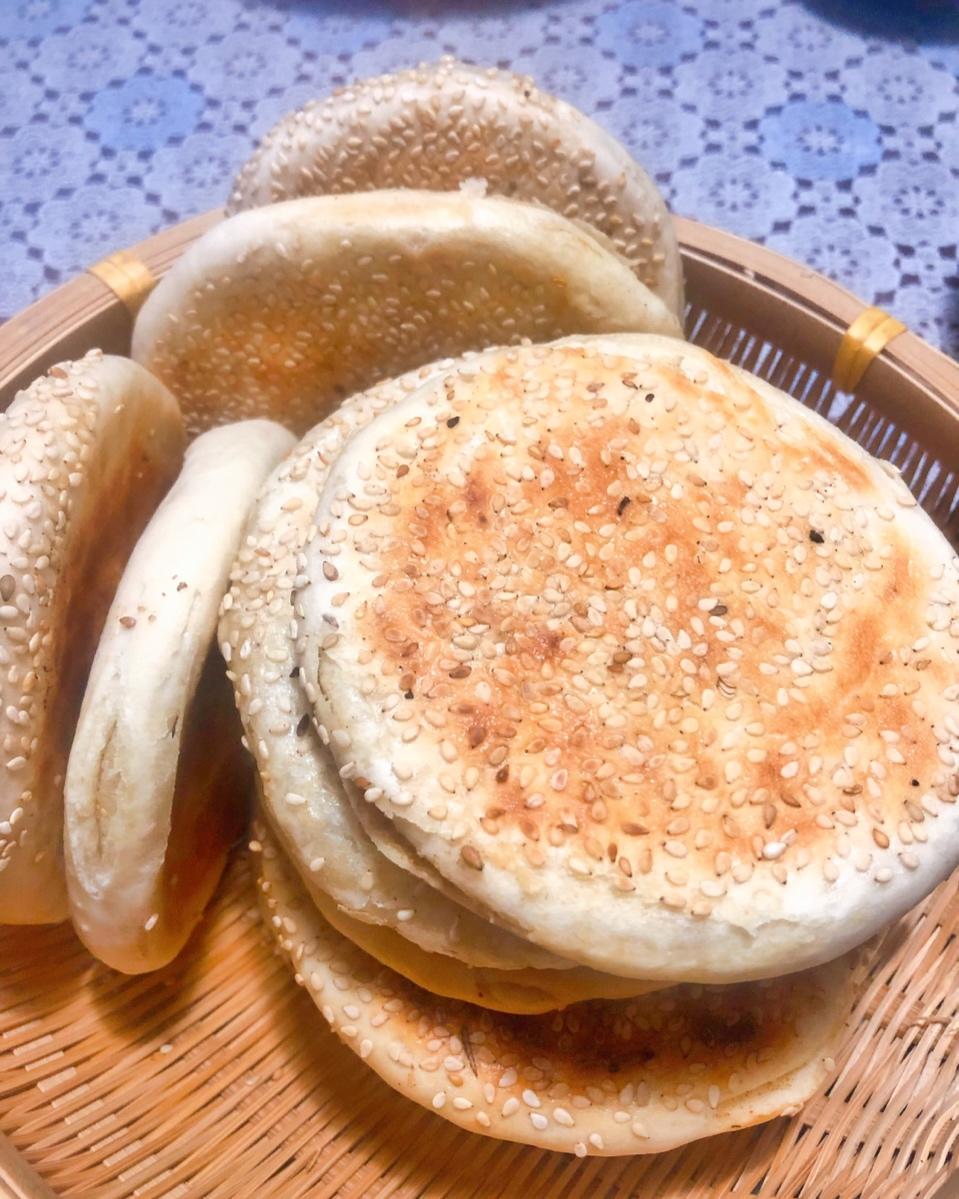 香酥美味的椒盐芝麻烧饼