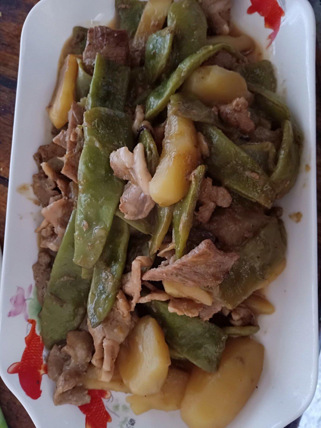 五花肉炖芸豆土豆￨好吃到流泪