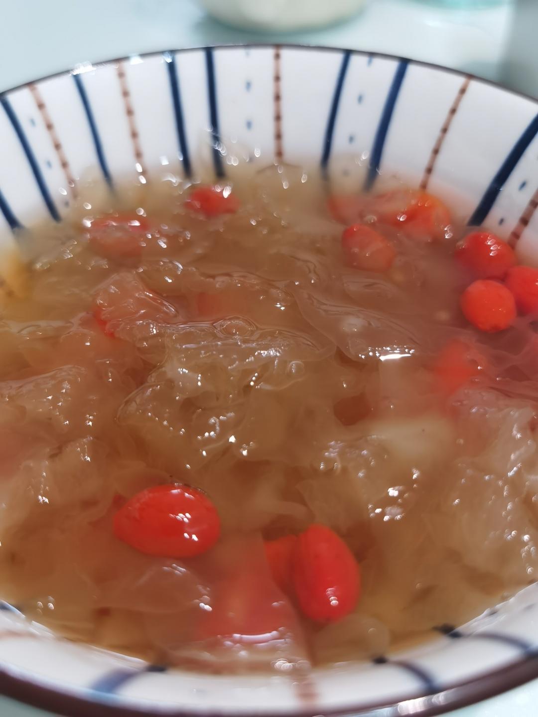 如何熬一碗黏黏糯糯的银耳羹