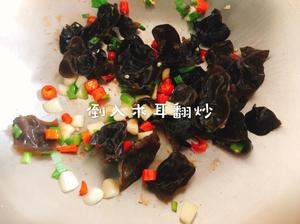 西葫芦香菇炒木耳的做法 步骤6