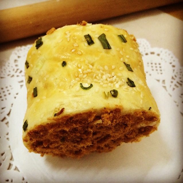 香葱肉松面包卷