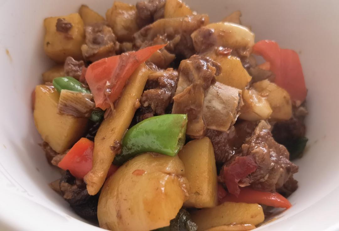 美味又简单的土豆烧排骨