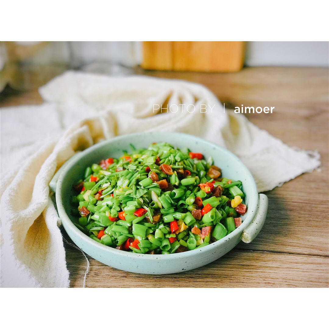 水芹菜辣炒香肠丁