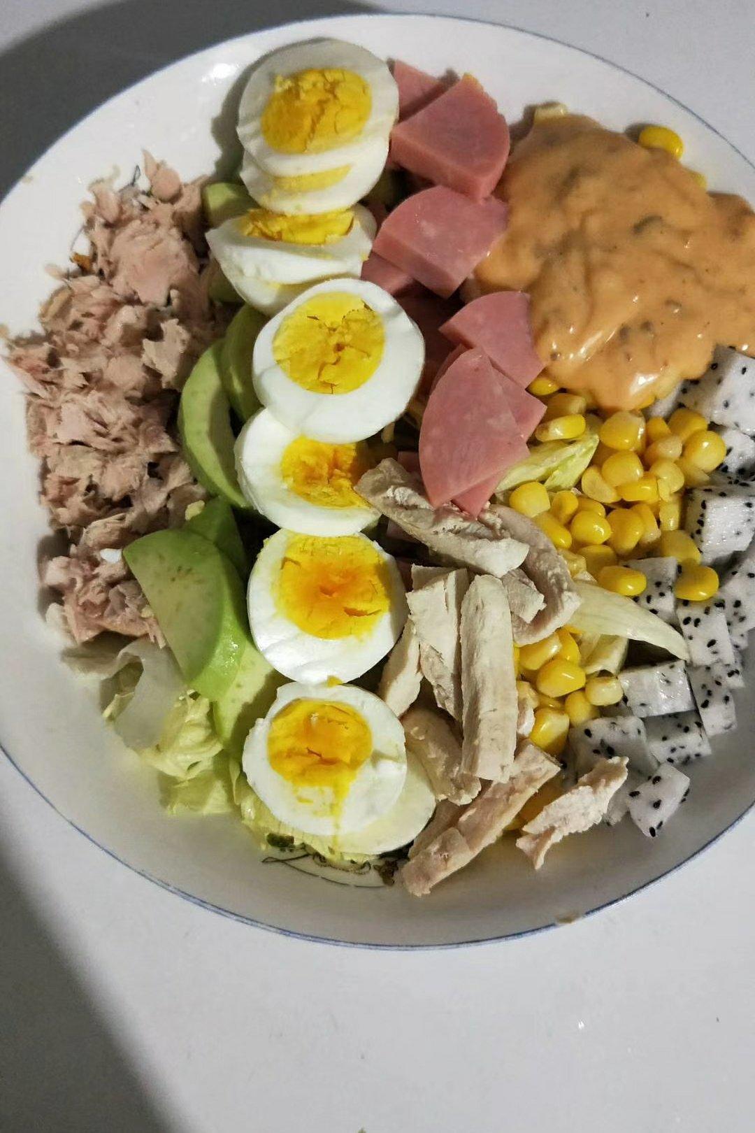 牛油果三文鱼芒果沙拉—轻食主义沙拉如命
