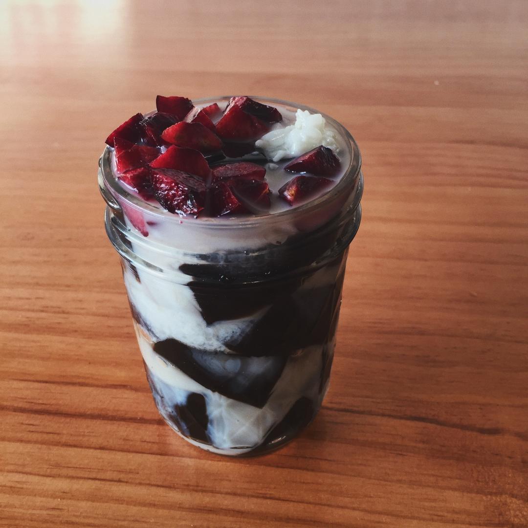 莓甜酒蜜仙草冻（消暑圣品）