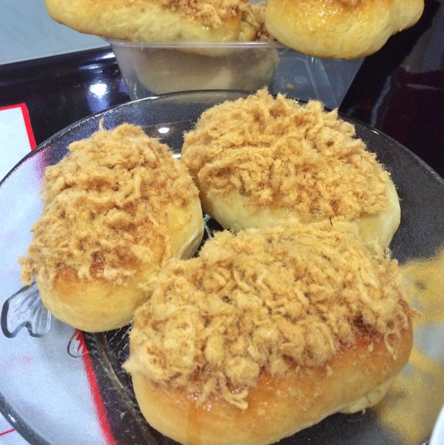 里松外松肉松面包